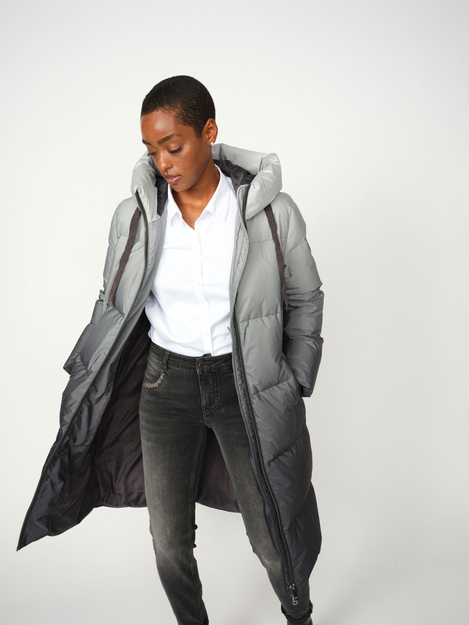 Modelshot / Dark Grey / Detail